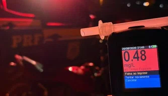 Homem conduz volante embriagado