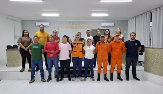 Reunião sobre programa de voluntários da Defesa Civil