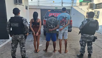 Trio suspeito por tráfico de drogas é preso pela PM