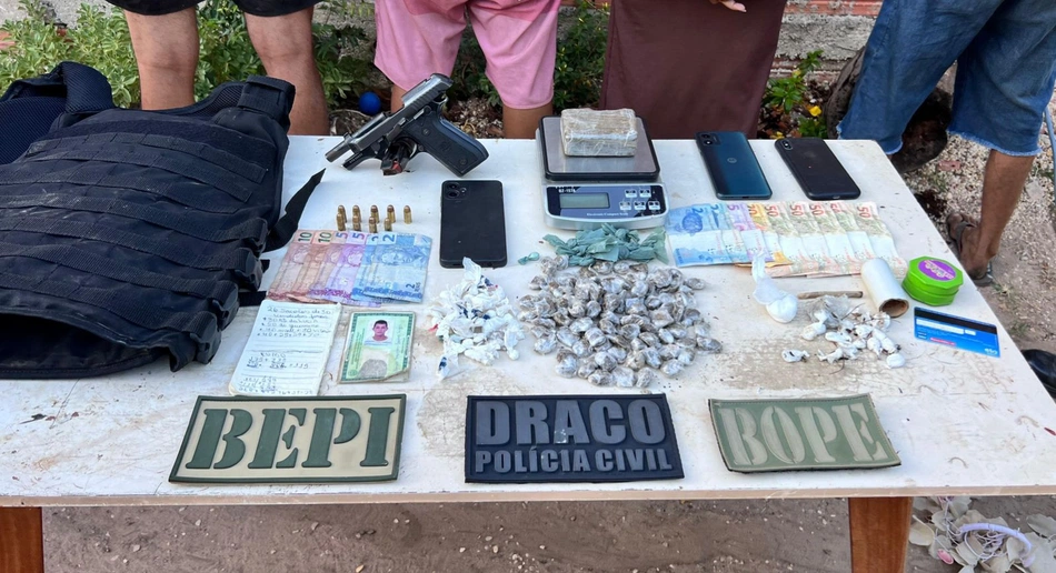 Material apreendido durante a ação.