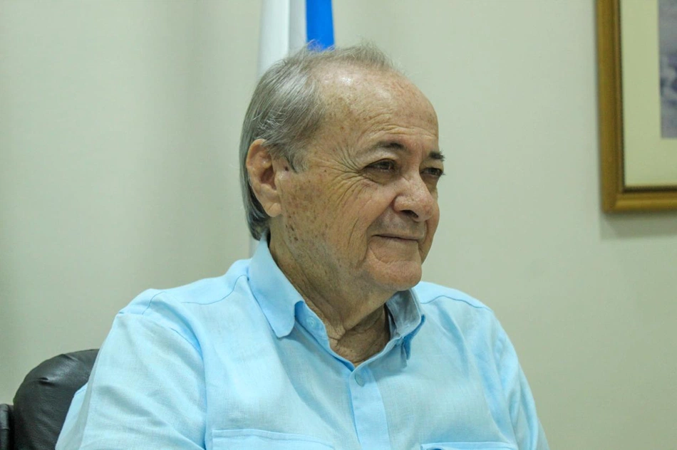 Prefeito Silvio Mendes.