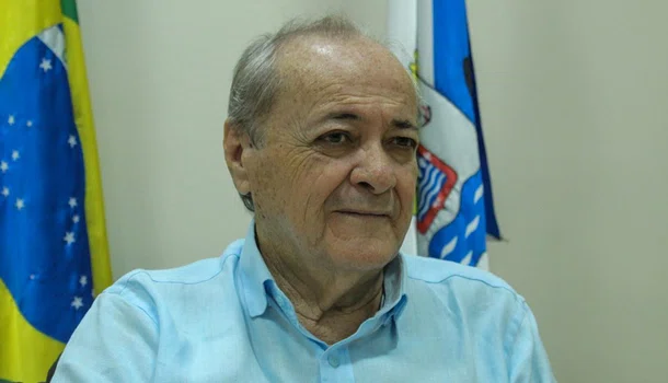 Prefeito Silvio Mendes.