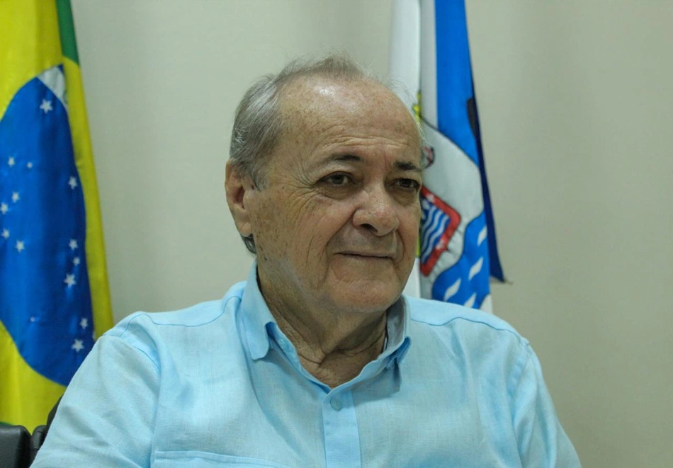 Prefeito Silvio Mendes.