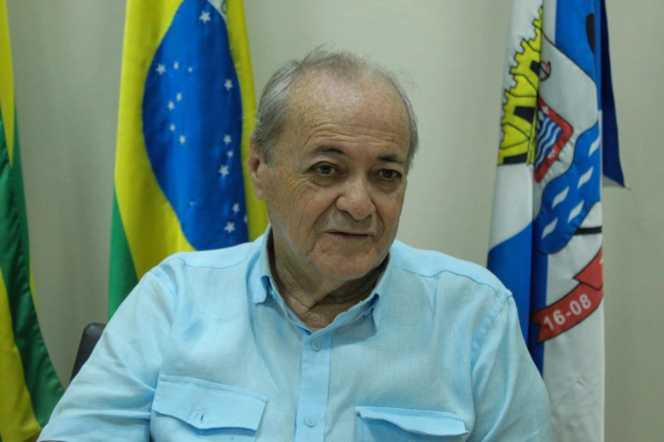 Prefeito Silvio Mendes.