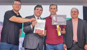 Solenidade entrega de aparelhos celulares