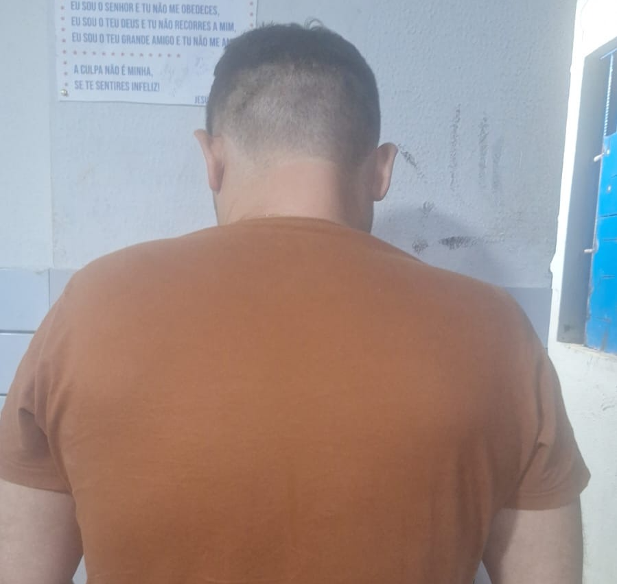 Homem é preso por porte ilegal de arma de fogo