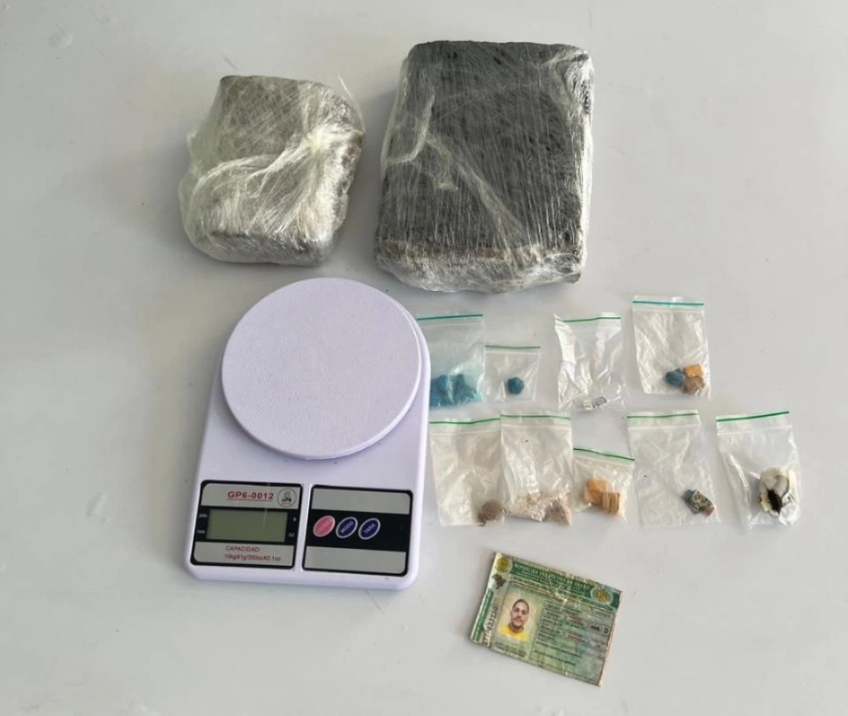 Material apreendido durante a ação.