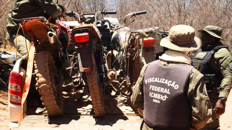 Motocicletas apreendidas durante a operação.