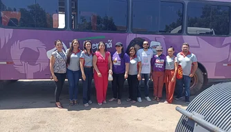 Ônibus Lilás promove ação de enfrentamento à violência contra mulheres.