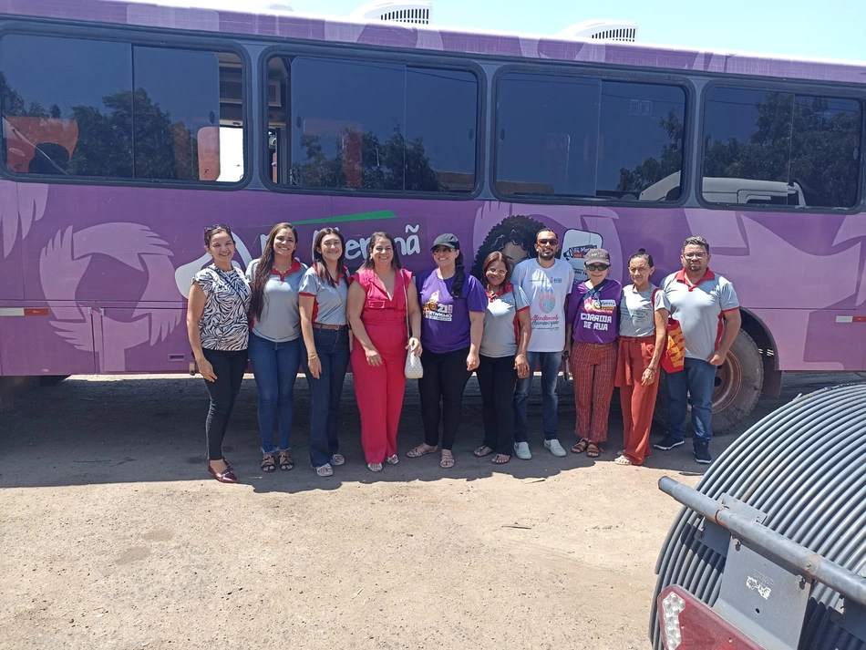 Ônibus Lilás promove ação de enfrentamento à violência contra mulheres.