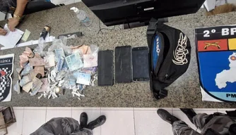 Material apreendido durante a ação.