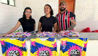 Troca de alimentos por abadás em Esperantina