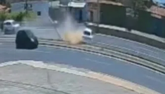 Câmera de segurança mostra momento do acidente.