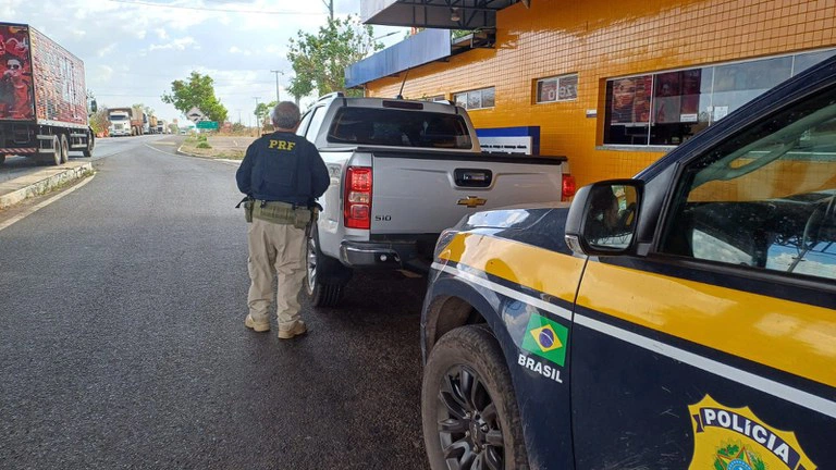 Caminhonete é recuperada pela PRF
