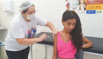 FMS está convocando crianças e adolescentes de 10 a 14 anos, para receberem a vacina contra a dengue.