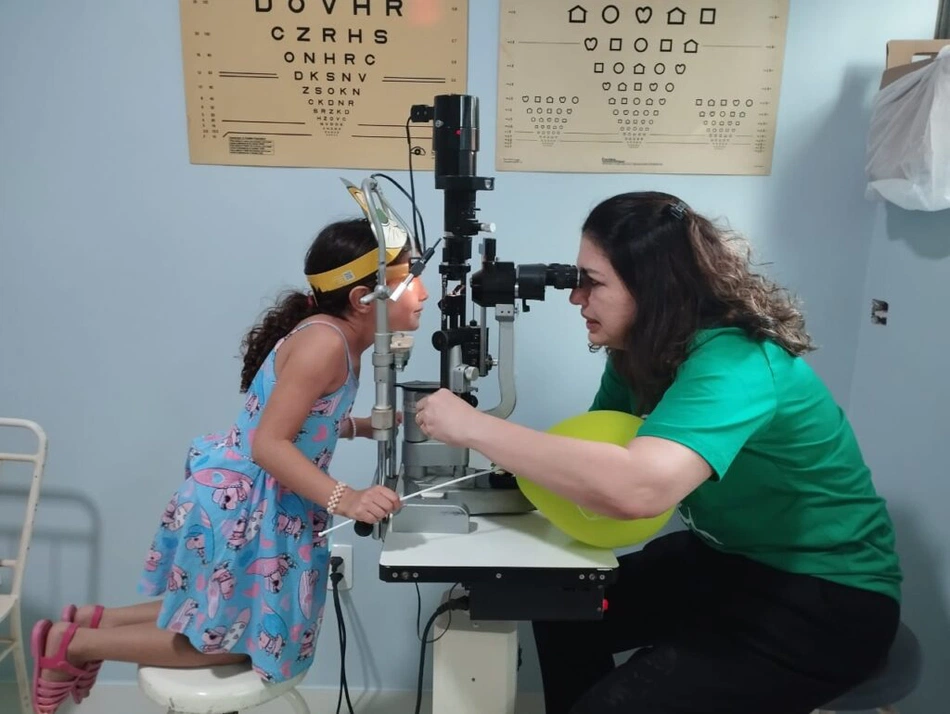 Ação especial de exames oftalmológicos em crianças