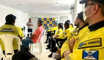 Strans promove treinamento para agentes