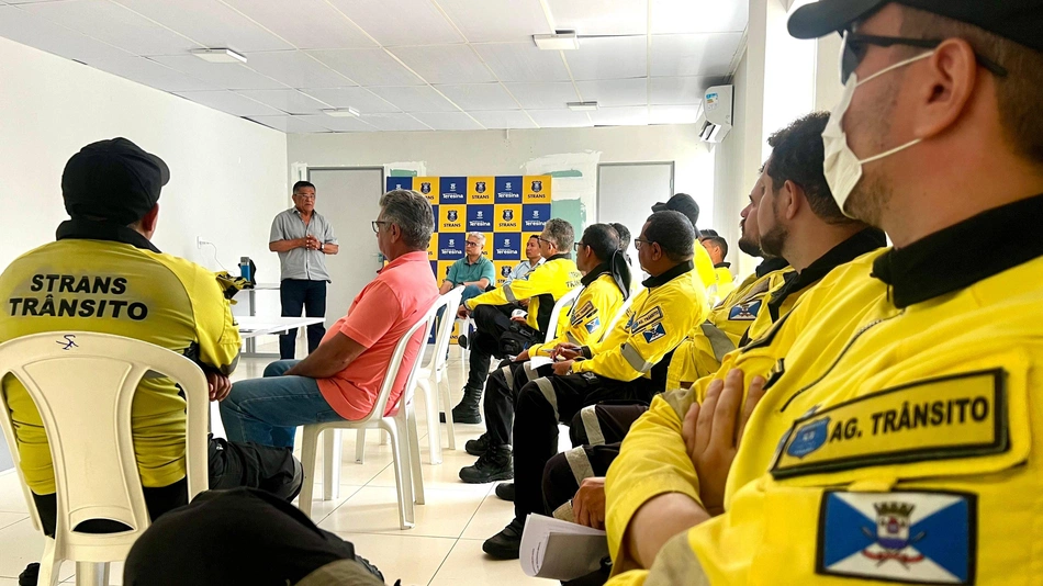 Strans promove treinamento para agentes