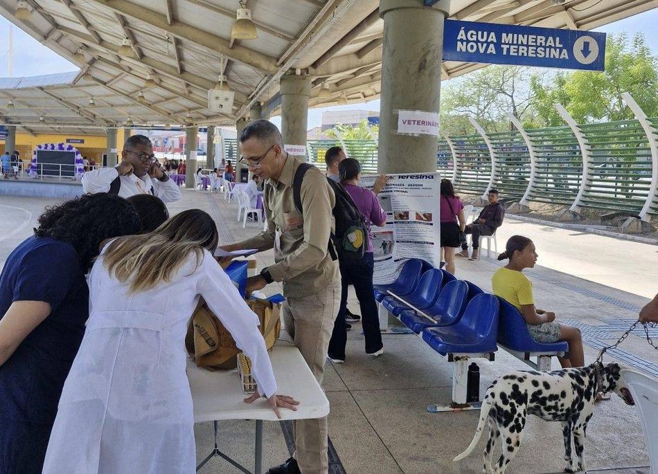 Equipe da Gerência de Zoonoses em ação comunitária.