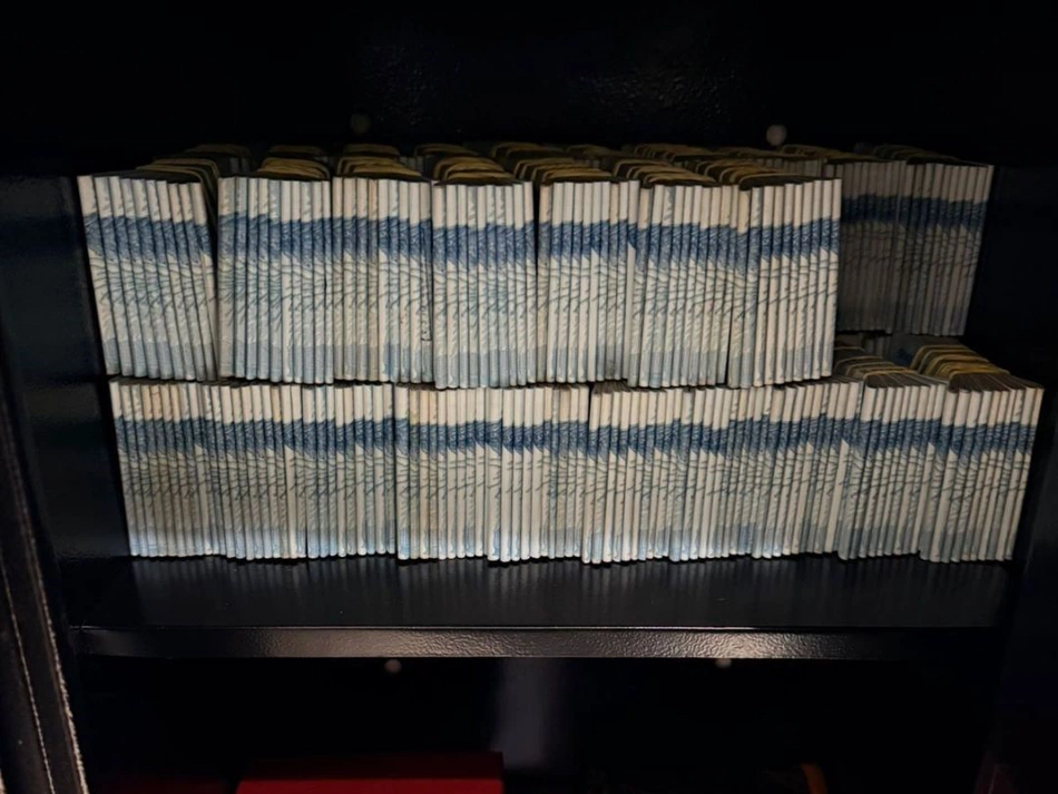 Cofre cheio de dinheiro apreendido pela PF