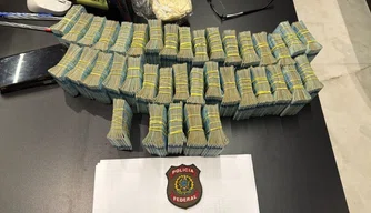 Dinheiro apreendido durante a operação