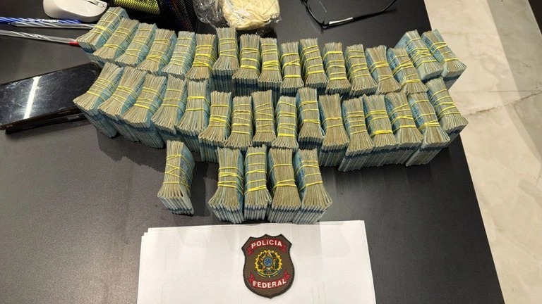 Dinheiro apreendido durante a operação