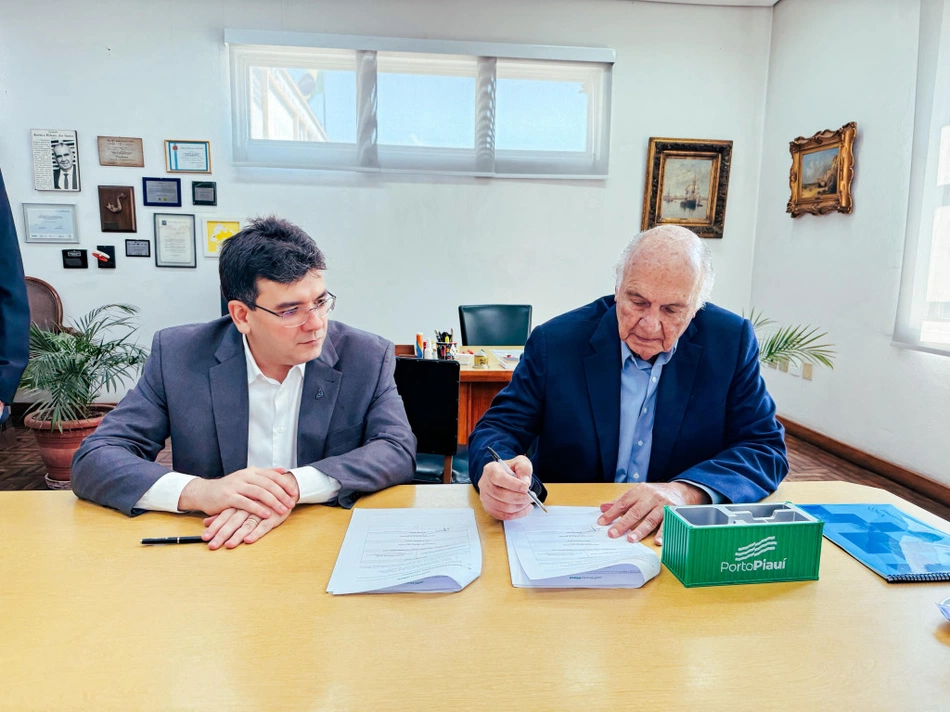 Rafael Fonteles assina acordo com empresa logística