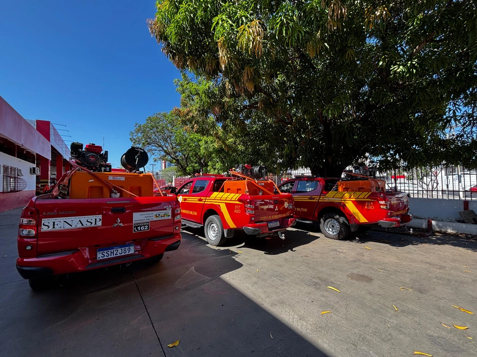 Corpo de Bombeiros Militar envia novas viaturas equipadas com kits de combate a incêndio.