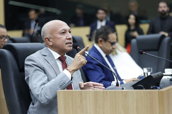 Deputado Warton Lacerda.