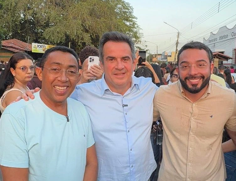 Ciro aos lado dos aliados.