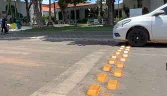 Tachões refletivos são instalados em Esperantina