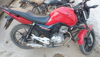 Motocicleta adulterada e apreendida