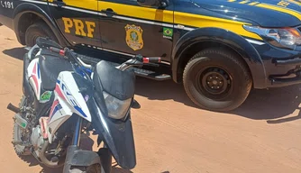 Motocicleta adulterada e apreendida