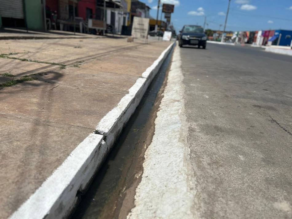 Prefeitura de Esperantina realiza serviços de melhoramento em canaletas