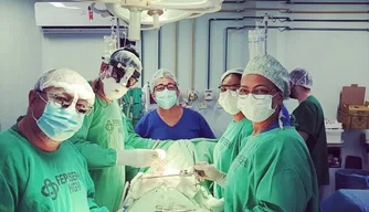 Cirurgia para correção de anomalia cardíaca rara.