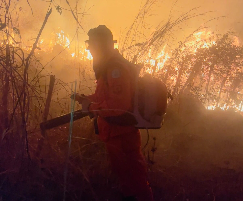 Combate à incêndio de grandes proporções em vegetação no município de Batalha