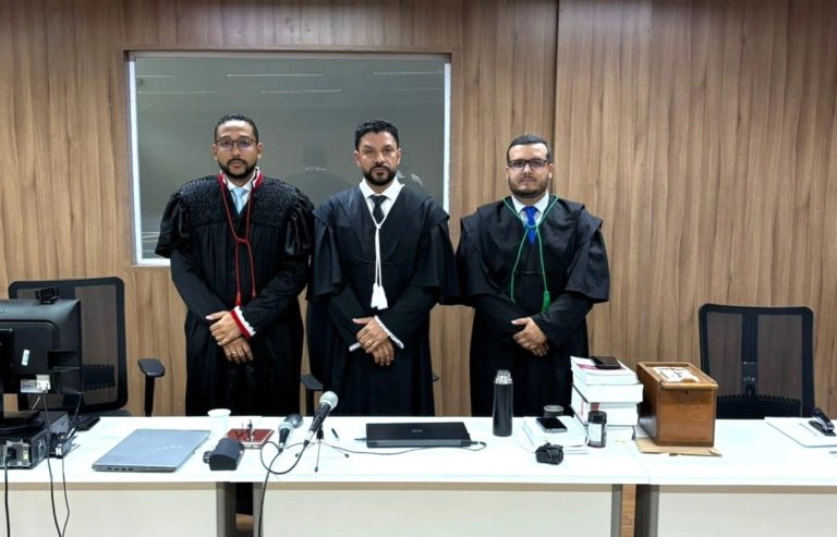 Julgamento de homem acusado de homicídio