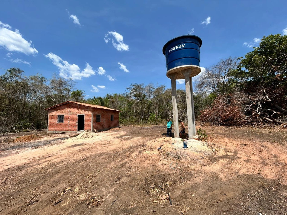 Prefeitura de Esperantina leva água para comunidades rurais