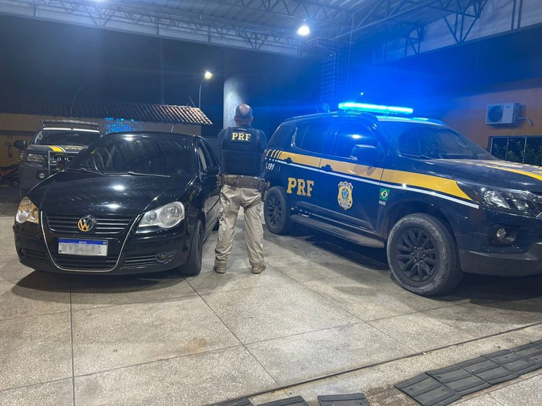 Veículo com sinais identificadores adulterados é apreendido pela PRF