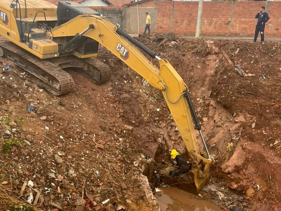 Recuperação do canal do loteamento Sales