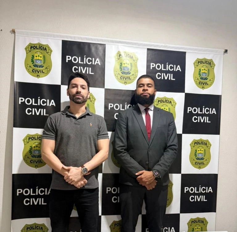 Promotor de Justiça Vinícius Nunes de Paula e o delegado de Polícia Civil Júlio Carvalho