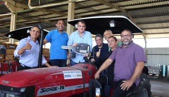 Ciro Nogueira entrega máquinas e equipamentos