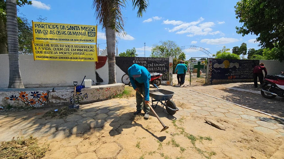 Prefeitura de Esperantina realiza limpeza de cemitérios