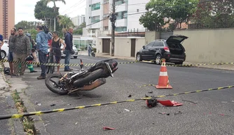 Colisão entre motocicleta e carro