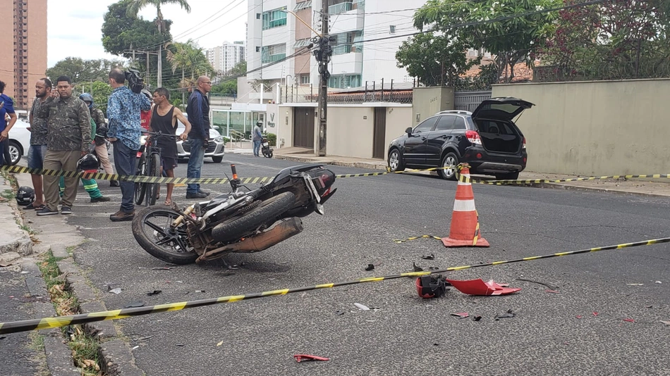 Colisão entre motocicleta e carro