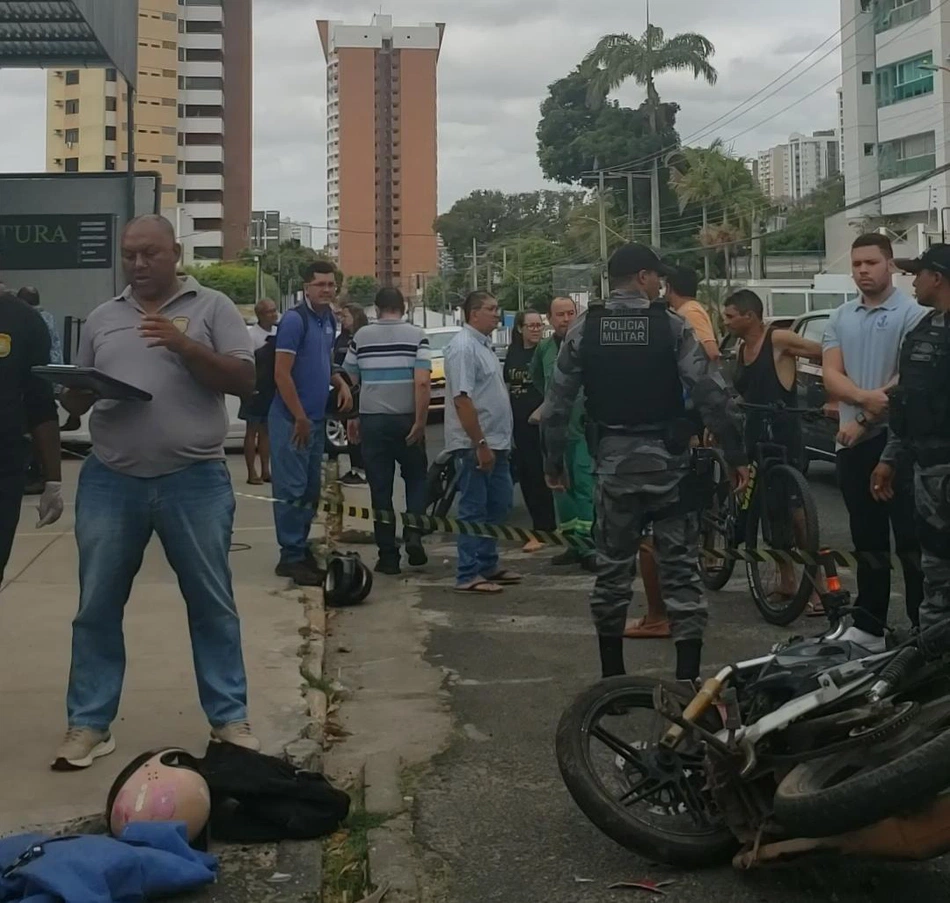 Colisão entre motocicleta e carro