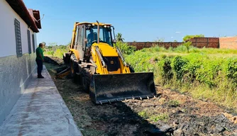Serviço de limpeza pública em Esperantina