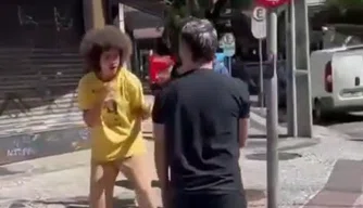 Parlamentar discute com homem Parlamentar discute com homem