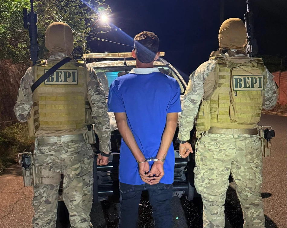 Jovem de 19 anos é conduzido ao ser flagrado com drogas