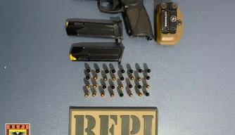 BEPI prende homem armado com pistola de uso restrito